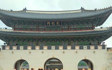 USS Blue Ridge sailors explore Korean culture