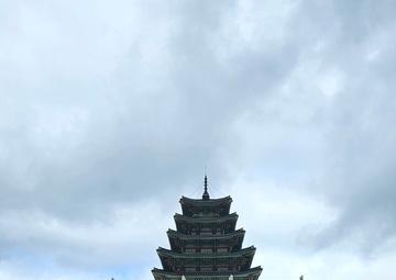 USS Blue Ridge sailors explore Korean culture