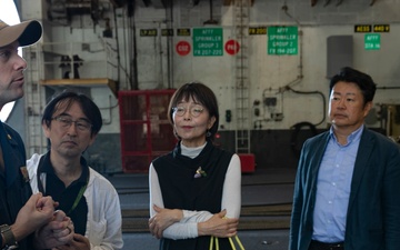 George Washington Hosts Tour for Hadano Rotary Club