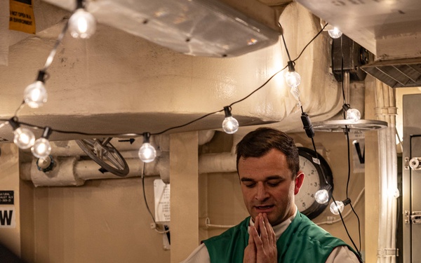 USS Mahan (DDG 72) Religious Service