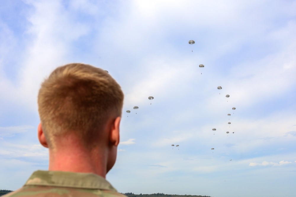 Horizons of Honor: 5th QM Rigger Witnesses Legacy As Paratroopers Return to Sacred Ground