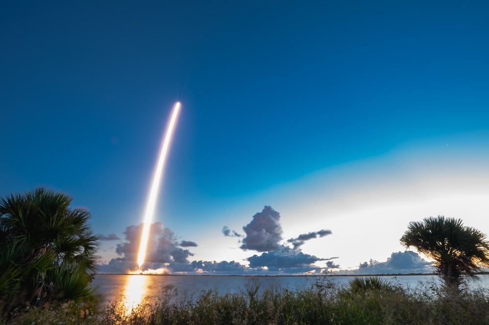 Starlink 10-27 Launches from Cape Canaveral Space Force Station