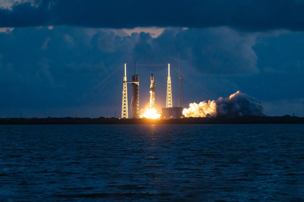Starlink 10-27 Launches from Cape Canaveral Space Force Station