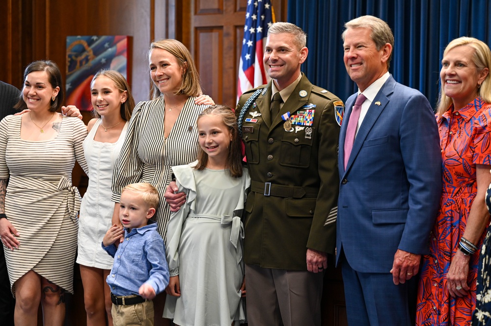 Soldier’s Medal awarded to Georgia Guardsman who pulled driver from burning vehicle