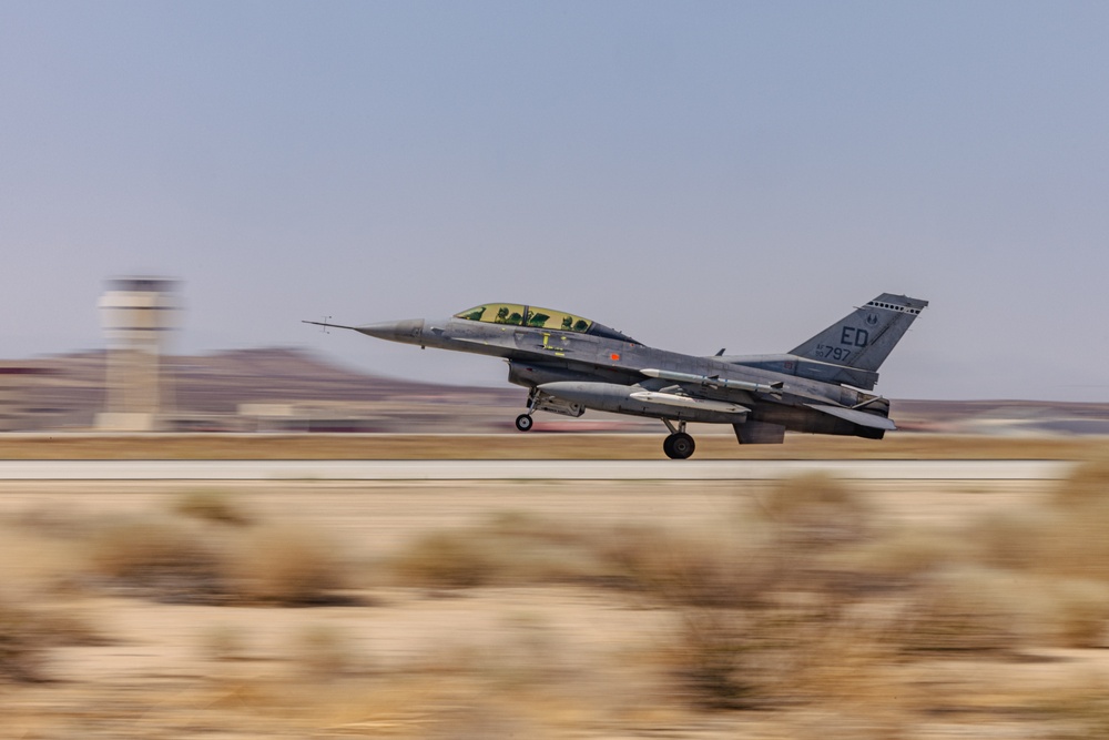 Air Force F-16 departs Edwards runway Air Force F-16 departs Edwards runway