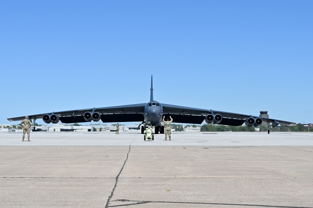 Logistics forces participate in remote fueling exercise