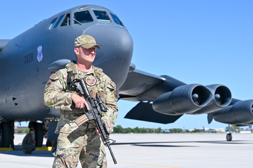 Logistics forces participate in remote fueling exercise