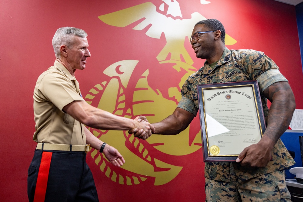 Commandant, Gen. Eric M. Smith visits RSS Gulfport