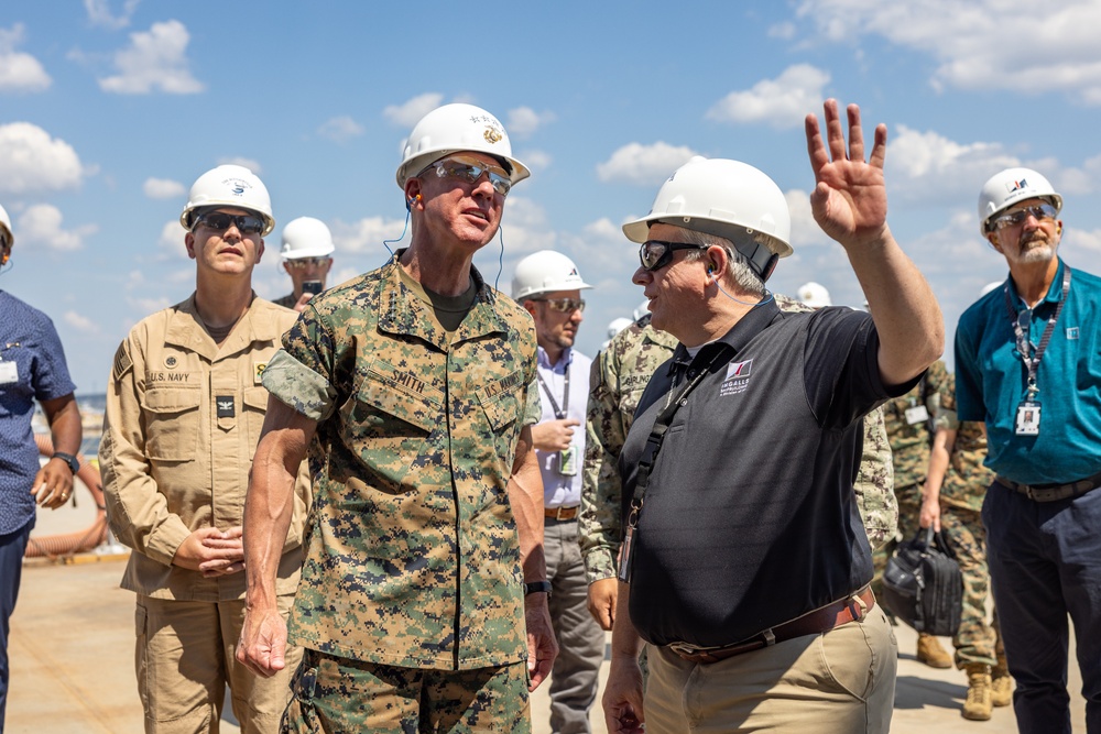 Commandant, Gen. Eric M. Smith visits Ingalls Shipbuilding