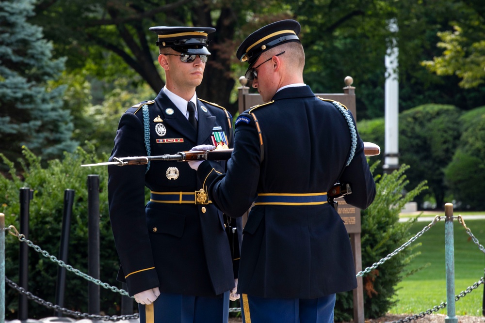 Washington Commanders participate in Army Honors Wreath Ceremony, Sept. 23, 2025