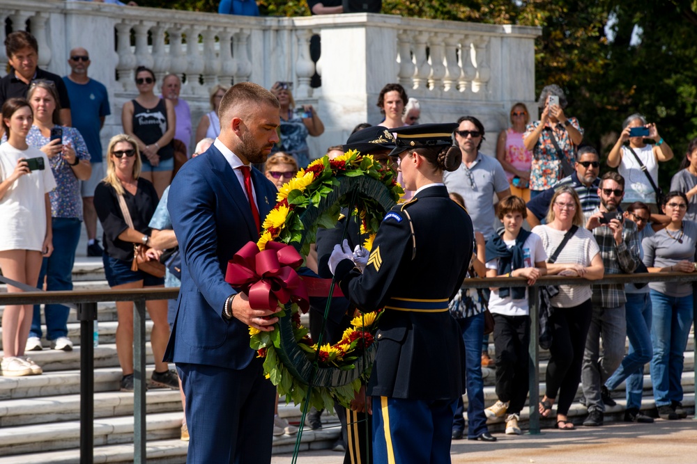 Washington Commanders participate in Army Honors Wreath Ceremony, Sept. 23, 2025