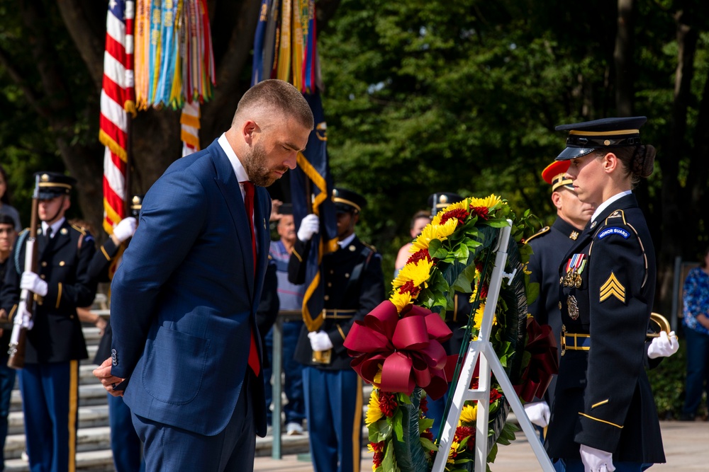 Washington Commanders participate in Army Honors Wreath Ceremony, Sept. 23, 2025