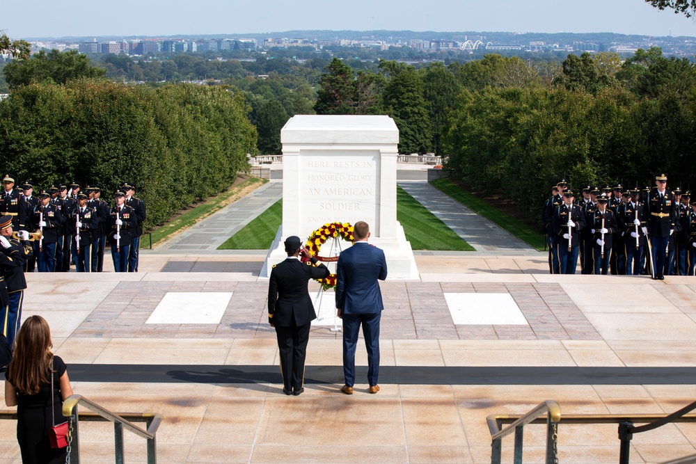 Washington Commanders participate in Army Honors Wreath Ceremony, Sept. 23, 2025