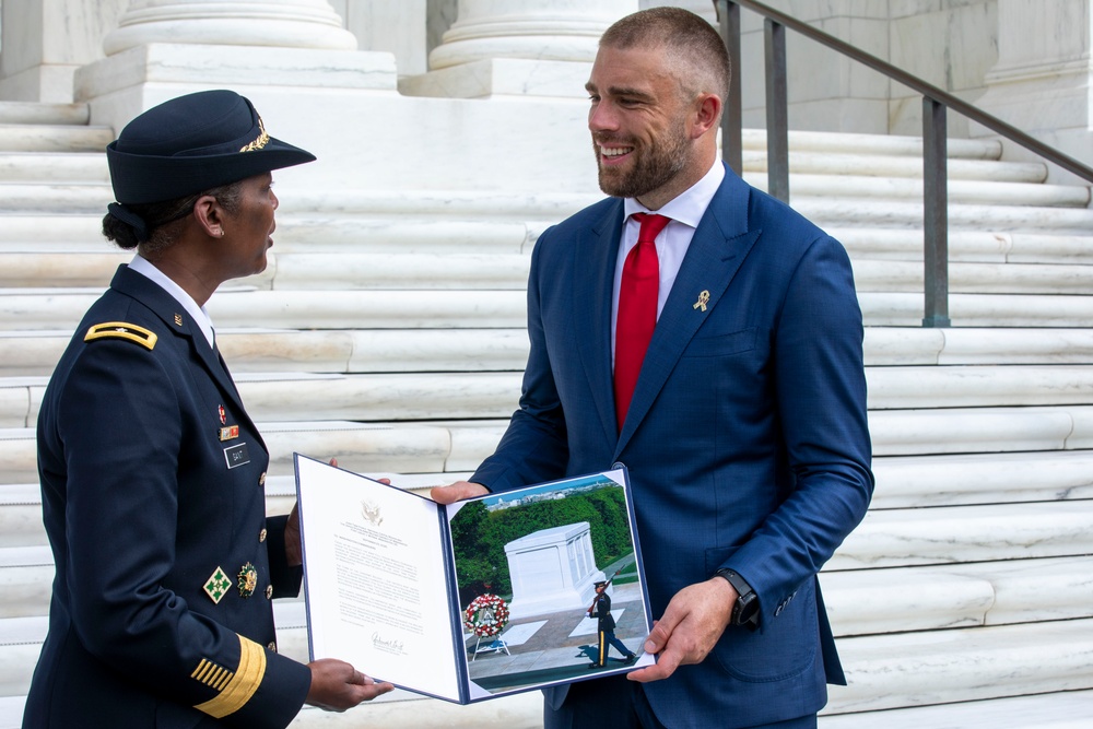 Washington Commanders participate in Army Honors Wreath Ceremony, Sept. 23, 2025