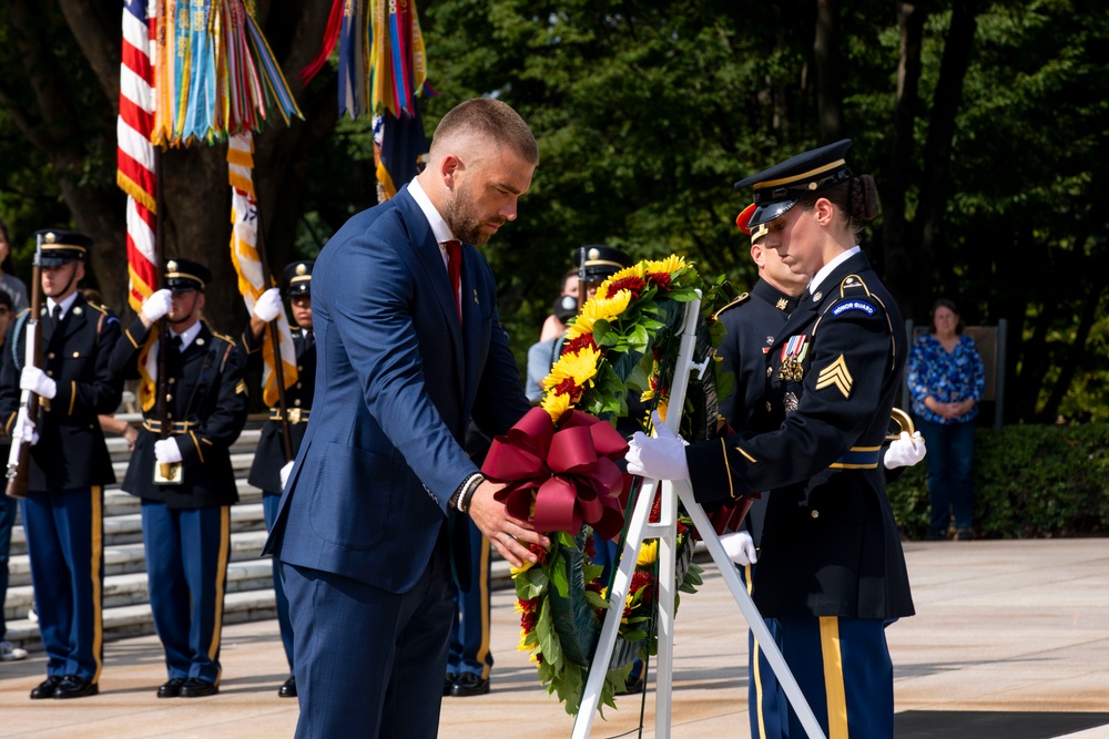 Washington Commanders participate in Army Honors Wreath Ceremony, Sept. 23, 2025