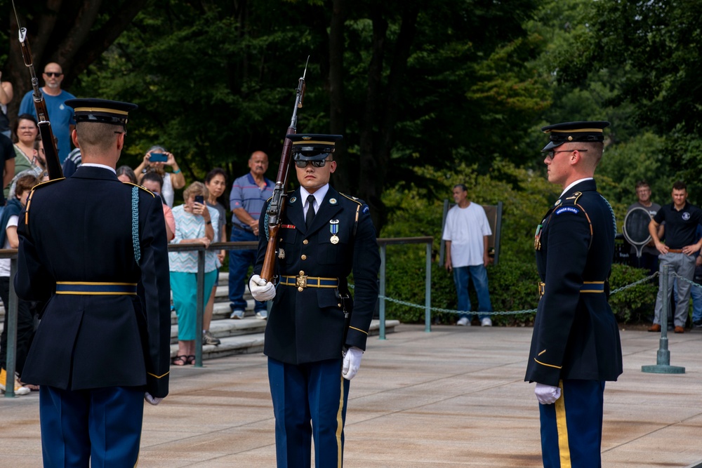 Washington Commanders participate in Army Honors Wreath Ceremony,  Sept. 23, 2025