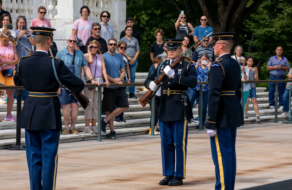 Washington Commanders participate in Army Honors Wreath Ceremony,  Sept. 23, 2025