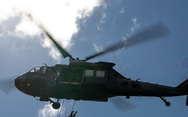 25th ID Enhances Readiness at Lightning Academy Air Assault Course