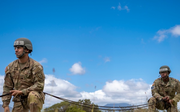 25th ID Enhances Readiness at Lightning Academy Air Assault Course
