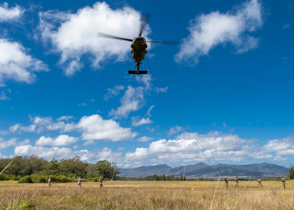 25th ID Enhances Readiness at Lightning Academy Air Assault Course