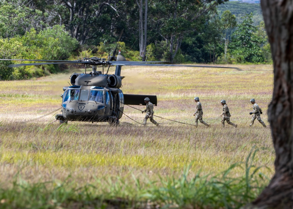 25th ID Enhances Readiness at Lightning Academy Air Assault Course