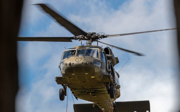 25th ID Enhances Readiness at Lightning Academy Air Assault Course