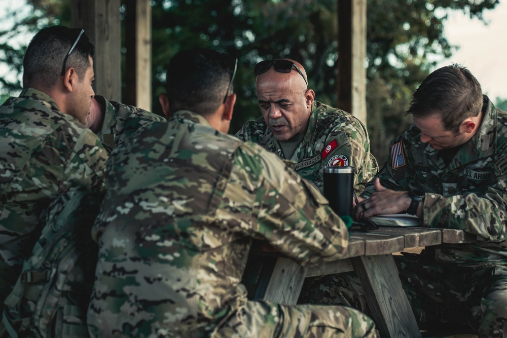 3rd SFG (A) Strengthens Ties with Tunisian Army