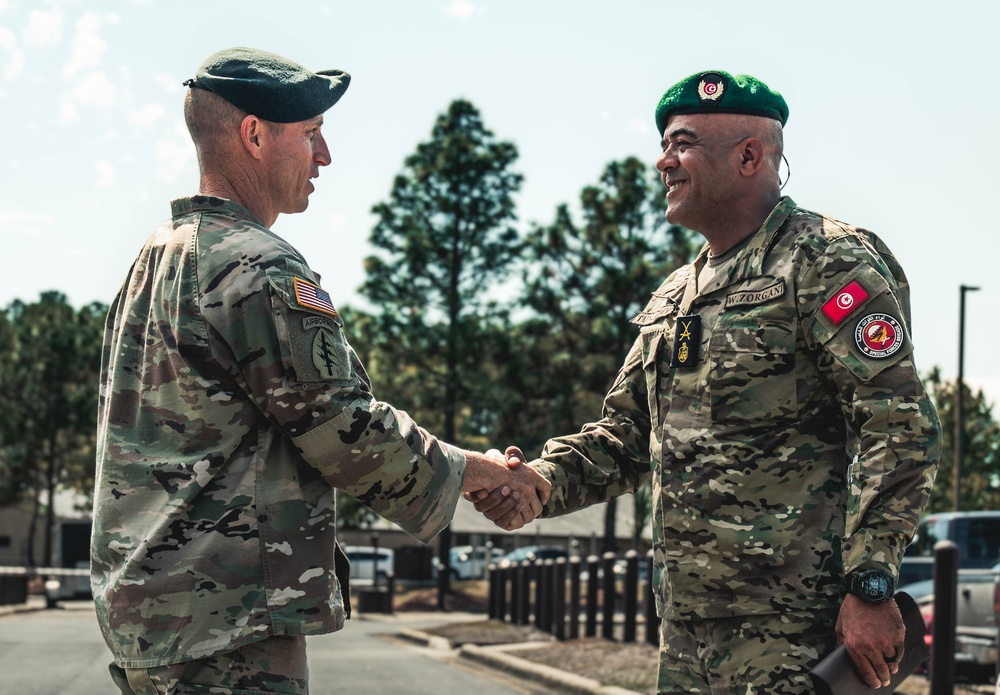 3rd SFG (A) Strengthens Ties with Tunisian Army