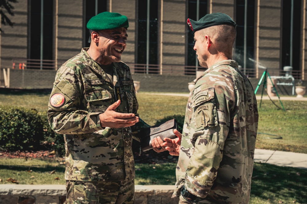 3rd SFG (A) Strengthens Ties with Tunisian Army