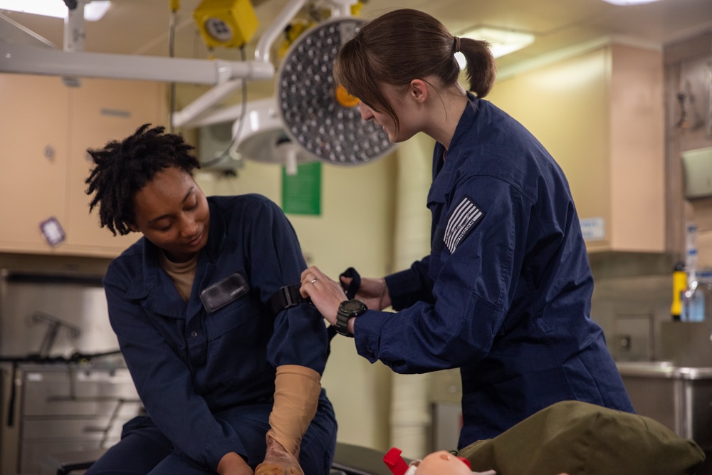 USS Arlington (LPD 24) Medical Evacuation Training During UNITAS 2025