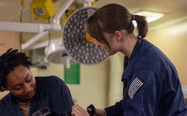 USS Arlington (LPD 24) Medical Evacuation Training During UNITAS 2025