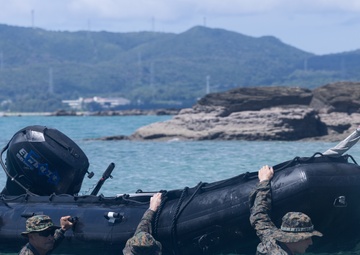 U.S. Marines conduct unmanned underwater vehicle training during Resolute Dragon 25