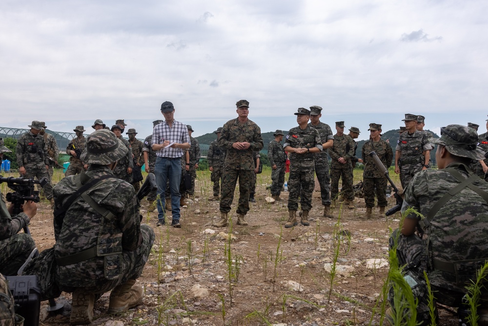 III MEF Commanding General Visits Marines, Meets with ROKMC Commandant During KMEP 25.2
