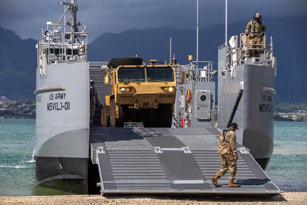 3rd LCT Conducts Beach Operations with a U.S. Army MSV(L)