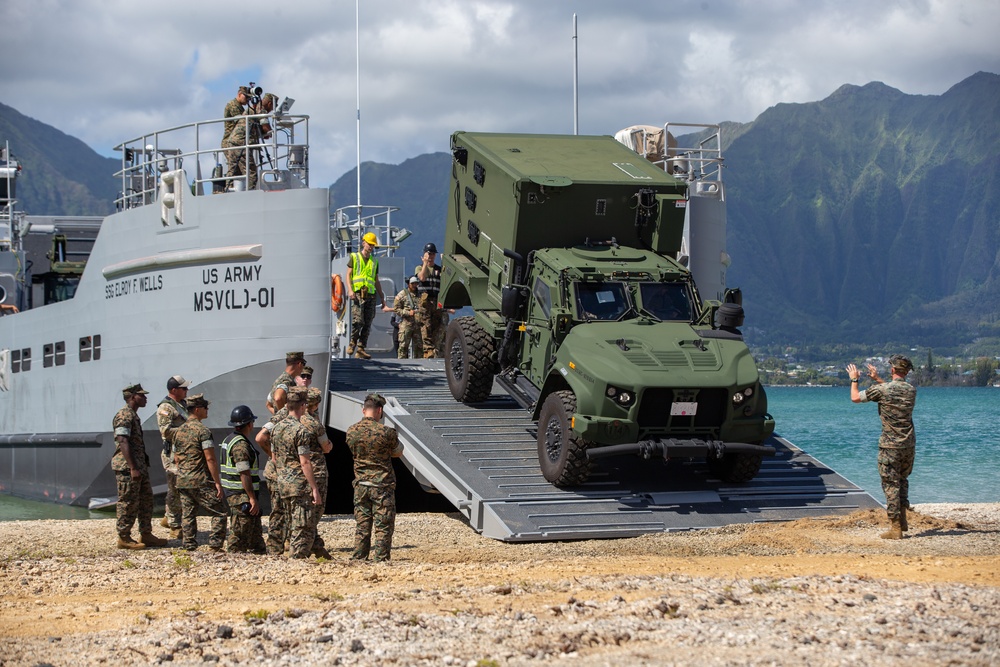 3rd LCT Conducts Beach Operations with a U.S. Army MSV(L)