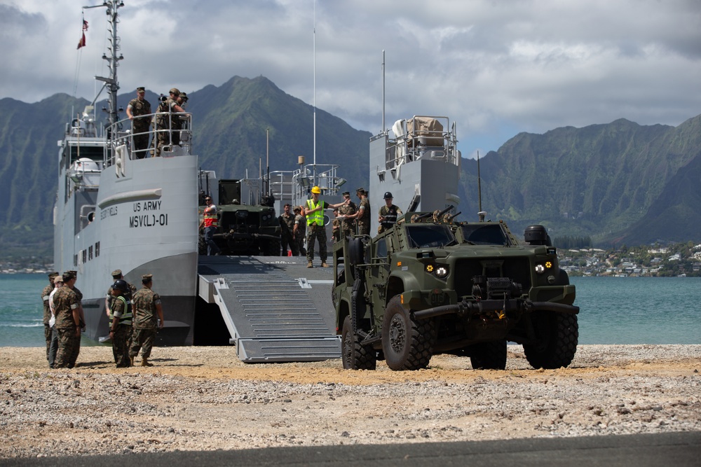 3rd LCT Conducts Beach Operations with a U.S. Army MSV(L)