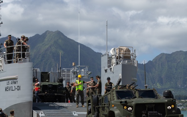 3rd LCT Conducts Beach Operations with a U.S. Army MSV(L)