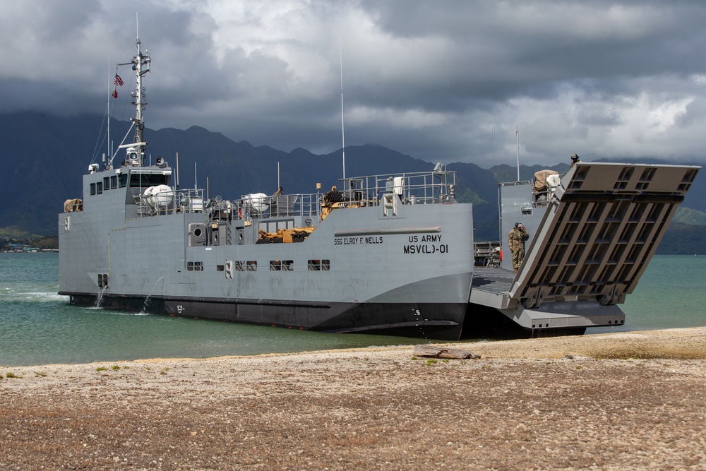 3rd LCT Conducts Beach Operations with a U.S. Army MSV(L)