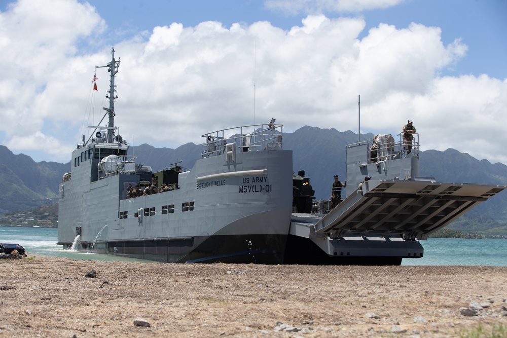 3rd LCT Conducts Beach Operations with a U.S. Army MSV(L)