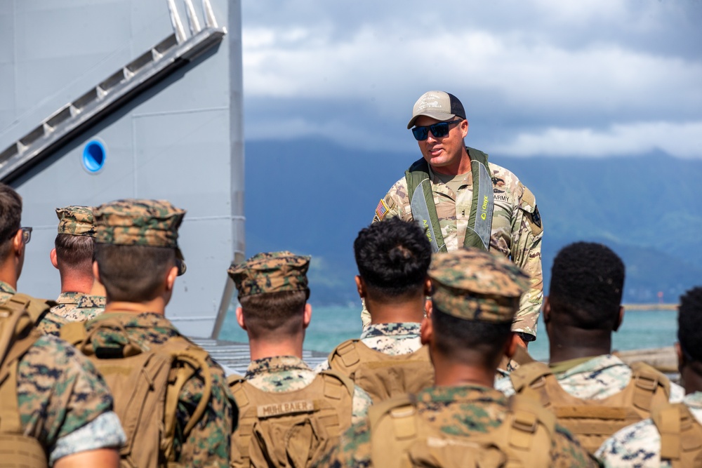 3rd LCT Conducts Beach Operations with a U.S. Army MSV(L)