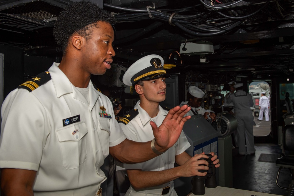 USS Blue Ridge (LCC19) arrives in Busan, South Korea