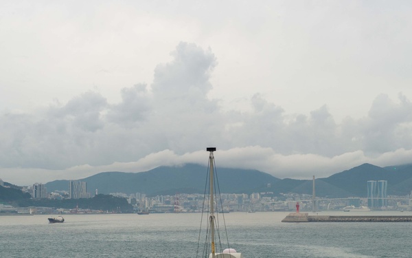 USS Blue Ridge (LCC19) arrives in Busan, South Korea
