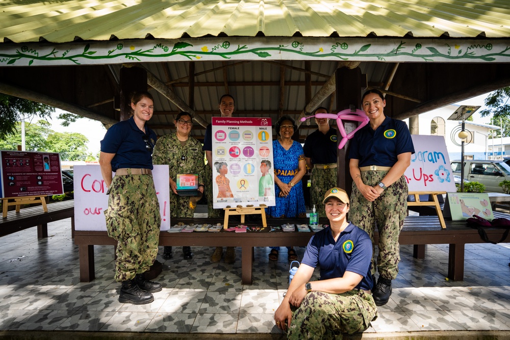 U.S. Army Soldiers with Pacific Partnership 2025 Conduct Veterinary Training at the Koror Animal Shelter in Koror, Palau, Sept. 25.