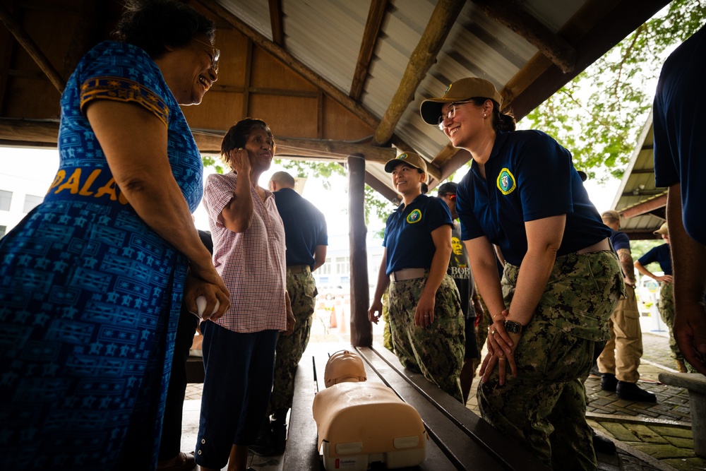 U.S. Army Soldiers with Pacific Partnership 2025 Conduct Veterinary Training at the Koror Animal Shelter in Koror, Palau, Sept. 25.