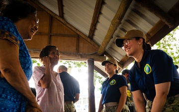 U.S. Army Soldiers with Pacific Partnership 2025 Conduct Veterinary Training at the Koror Animal Shelter in Koror, Palau, Sept. 25.