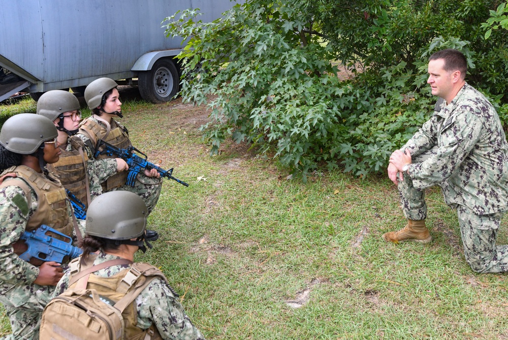 Hospital Corpsmen do tactical combat casualty care drill