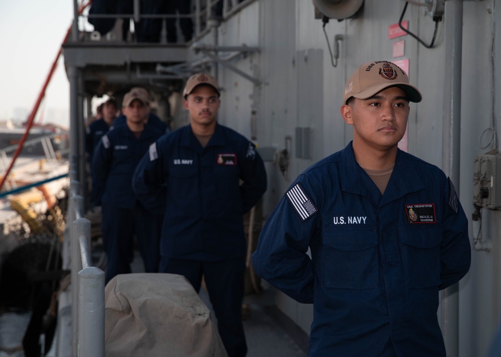 USS Devastator Conducts Decommissioning Ceremony