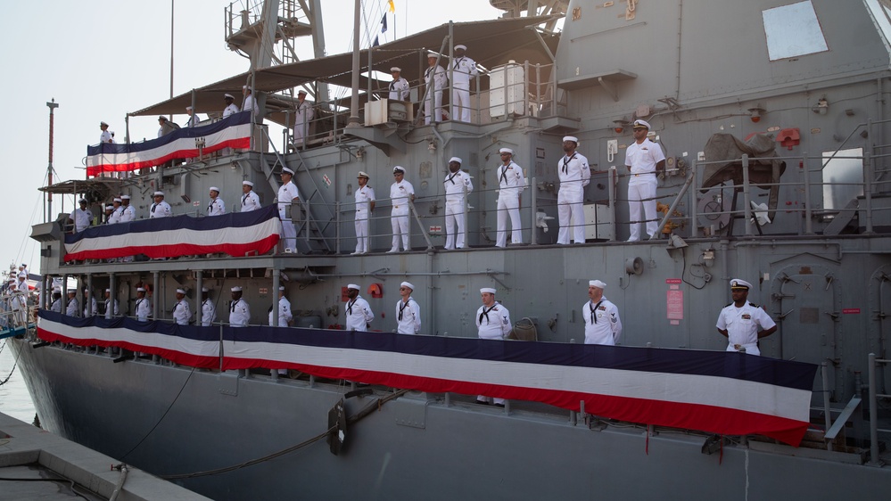 USS Gladiator Conducts Decommissioning Ceremony
