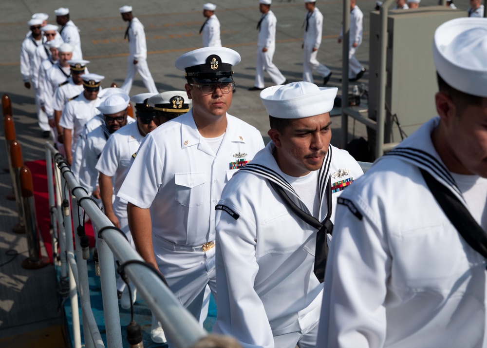 USS Gladiator Conducts Decommissioning Ceremony
