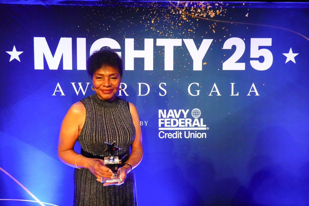 Army Reserve Ambassador from Maryland receives Mighty 25 award